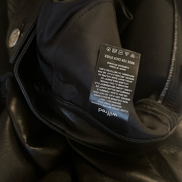 Aritiza Wilfred Black vegan leather pants size 4. They’ve never been worn - Picture 3 of 4